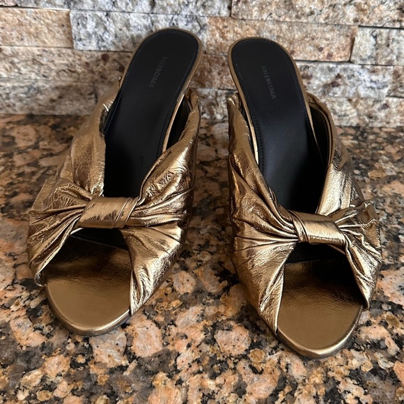 Balenciaga Women's Drapy Slide Sandal Gold - Picture 4 of 9